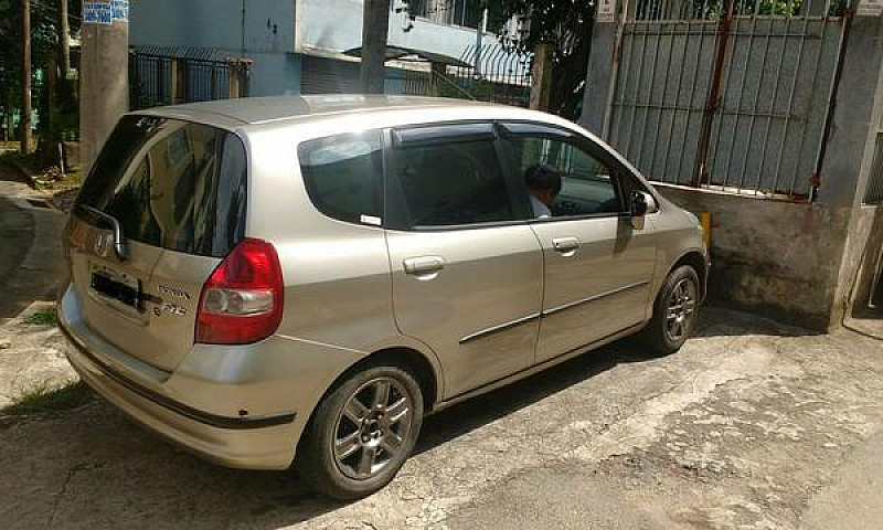 Honda Fit 2004...