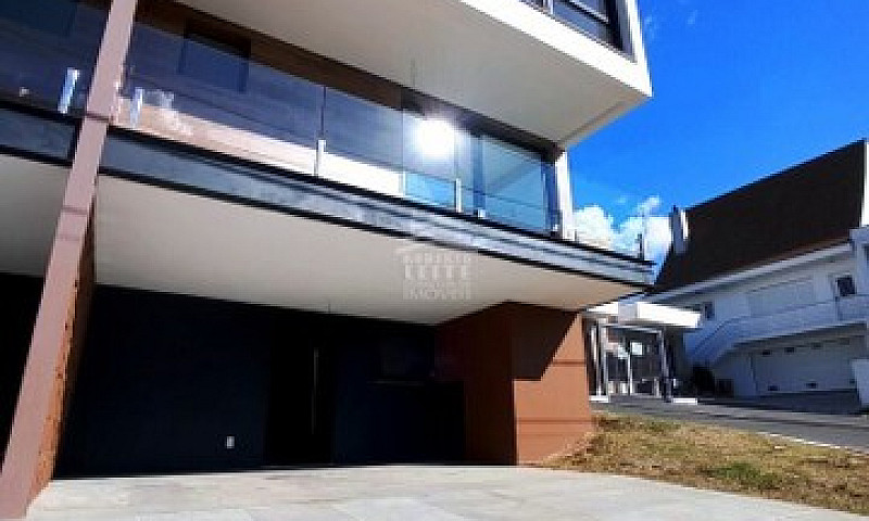 Casa Em Condomínio...