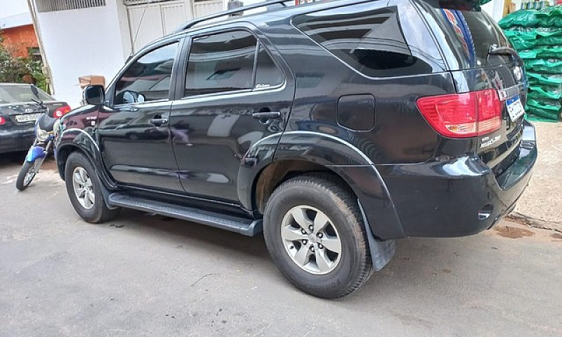 Toyota Hilux Sw4...