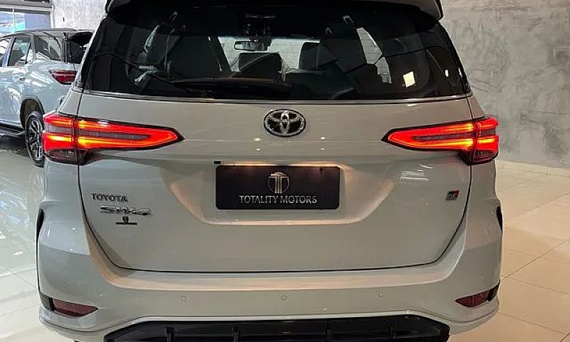 Toyota Sw4 Gr 2024 ...