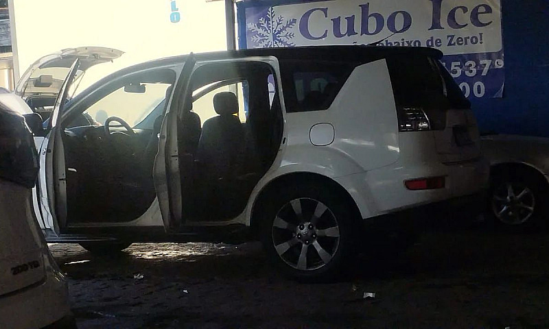 Mitsubishi Outlander...