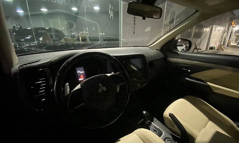 Mitsubishi Outlander...