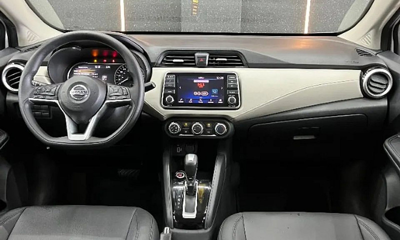 Nissan Versa Advance...