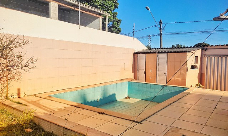 Alugo Casa Com Pisci...