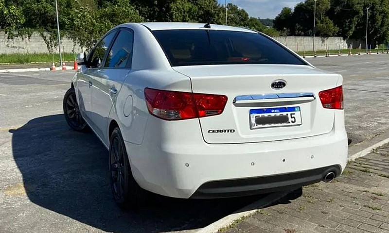 Kia Motors Cerato 1....
