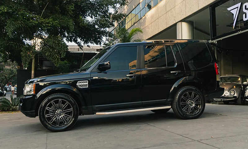 Land Rover Discovery...