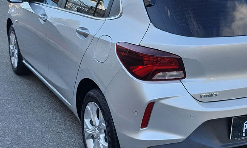 Chevrolet Onix Premi...