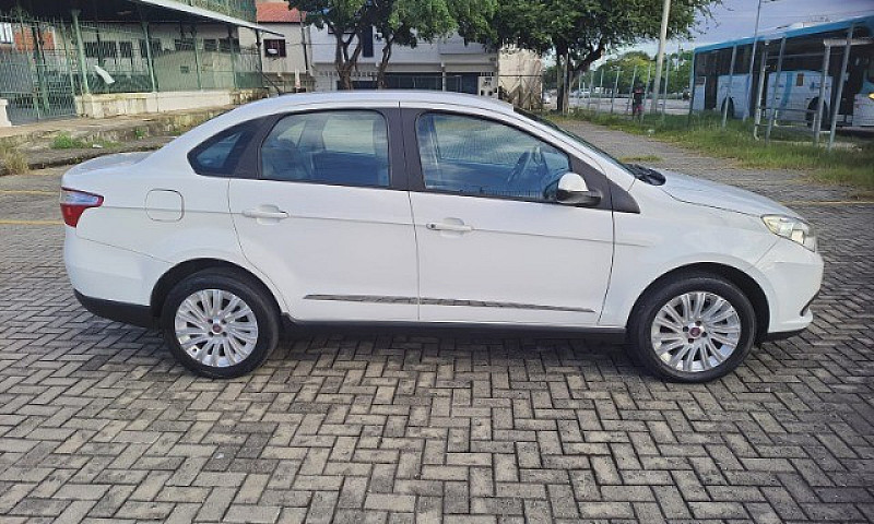 Fiat Siena Essence 1...