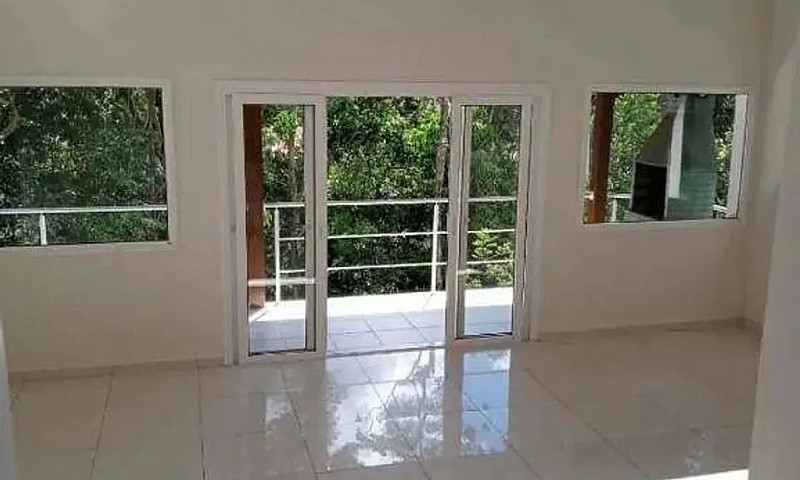 Casa Com 4 Dormitóri...