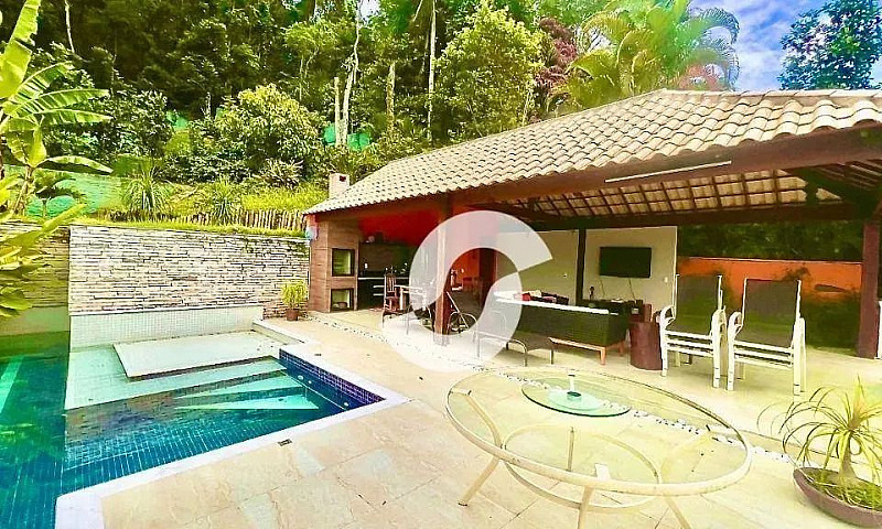 Casa Com 4 Dormitóri...