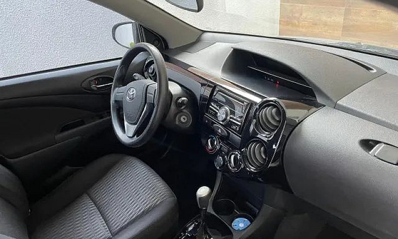 Toyota Etios X 1.3 F...