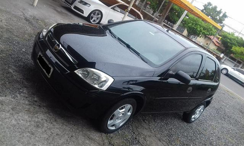 Vendo Corsa Hatch 1....