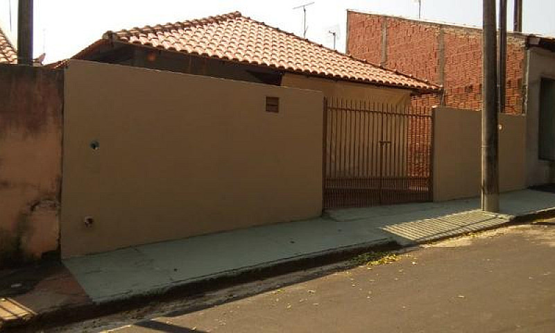 Casa Localizada Em I...