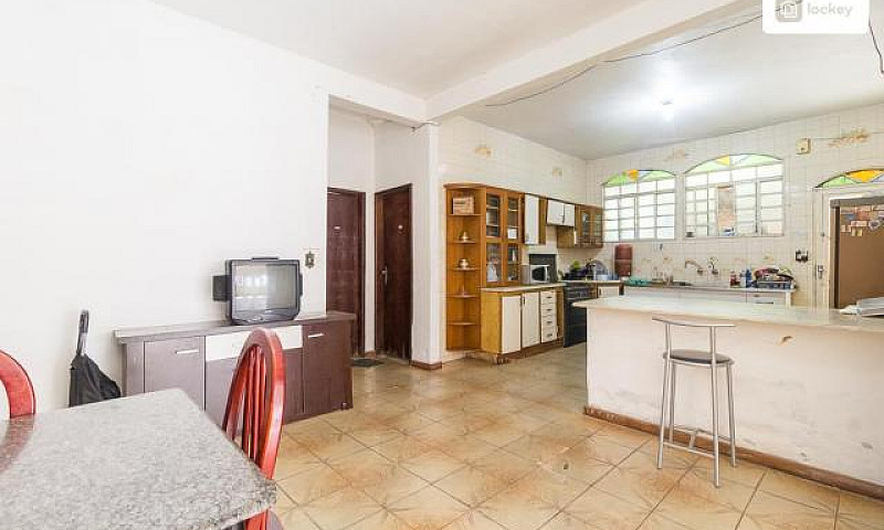 Casa Com 450M² E 7 Q...