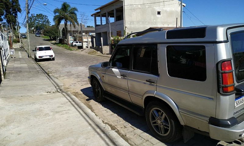 Land Rover Discovery...