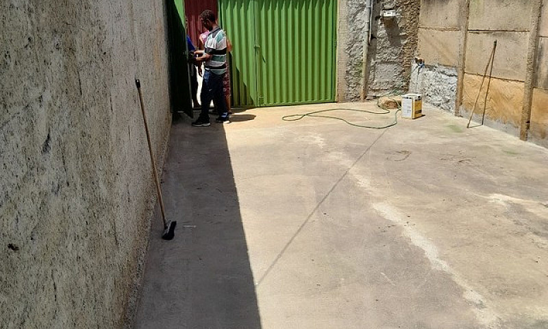 Aluga-Se Barracão Ti...