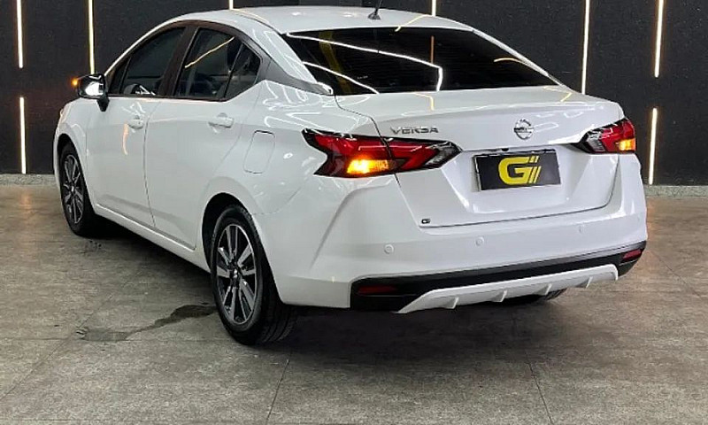 Nissan Versa Advance...