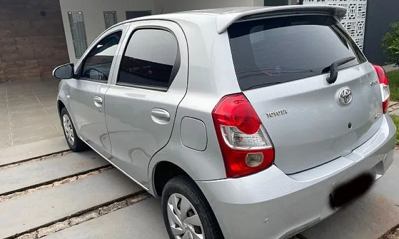 Toyota Etios X 1.3 F...
