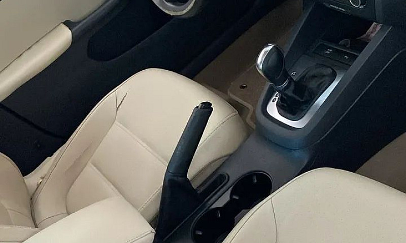 Volkswagen Jetta Com...