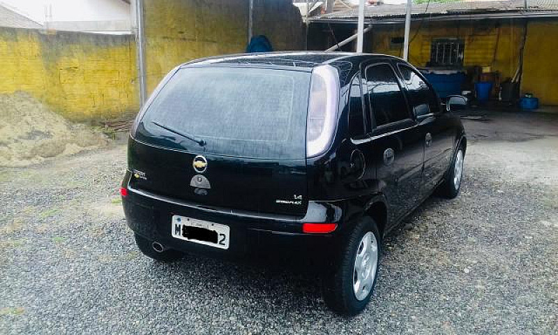 Vendo Corsa Hatch 1....