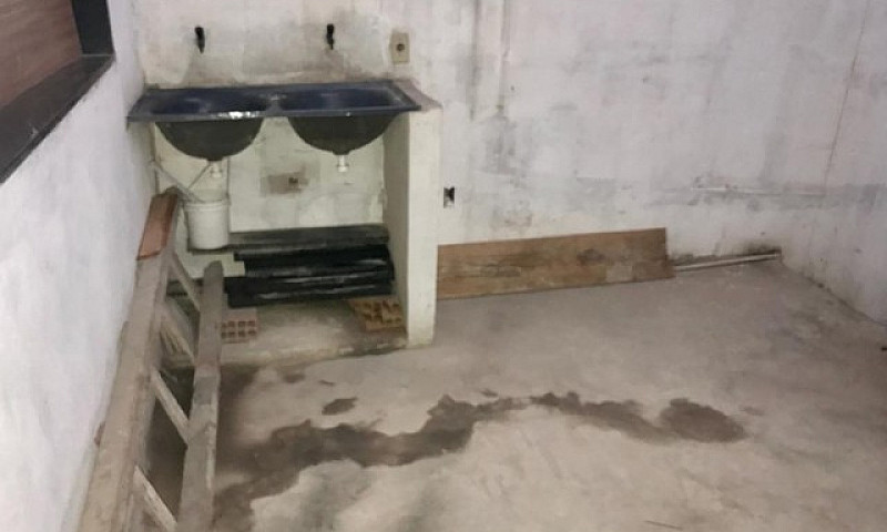 Vende-Se Casa No Bai...