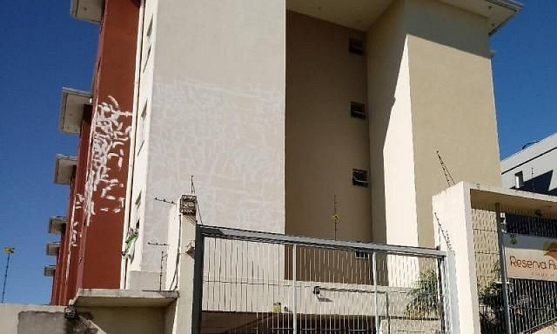 Apartamento Semimobi...