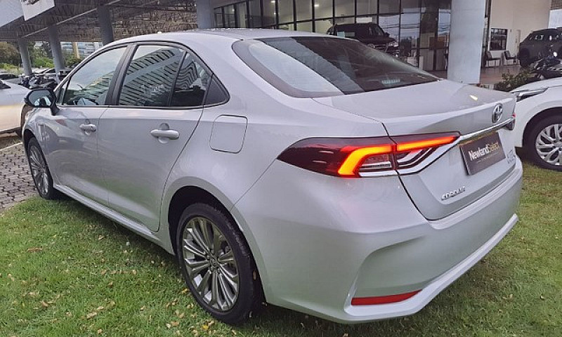 Corolla Altis Híbrid...