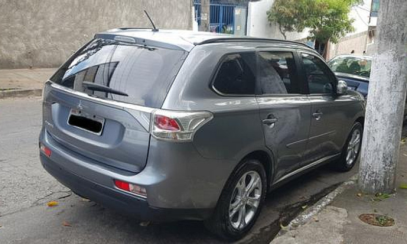 Mitsubishi Outlander...