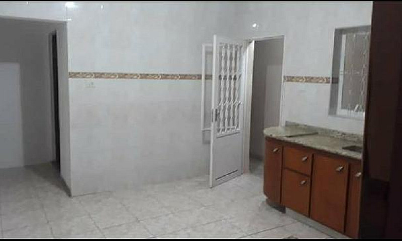 Alugo 2 Cômodos No C...