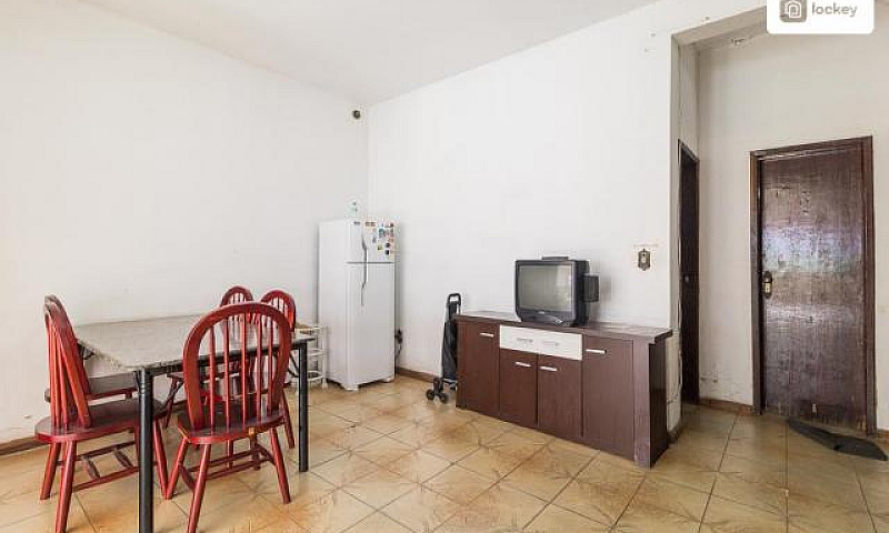 Casa Com 450M² E 7 Q...