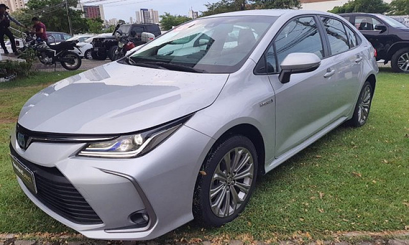 Corolla Altis Híbrid...