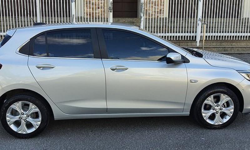Chevrolet Onix Premi...