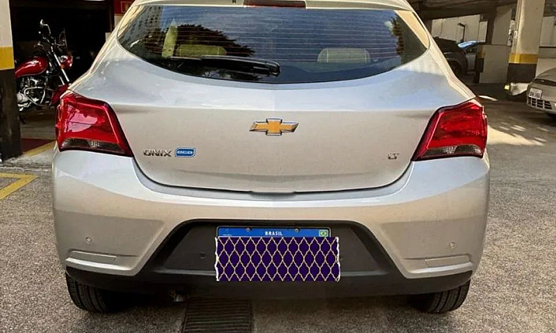 Chevrolet Onix Hatch...