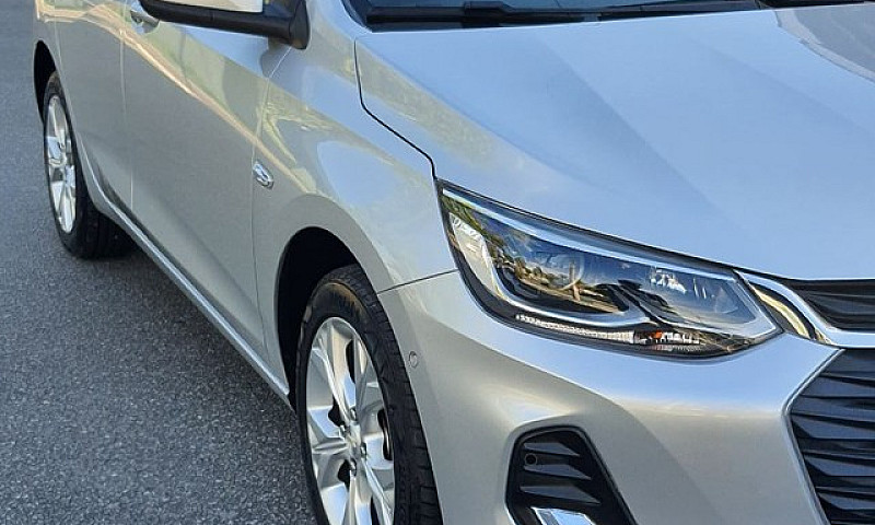 Chevrolet Onix Premi...