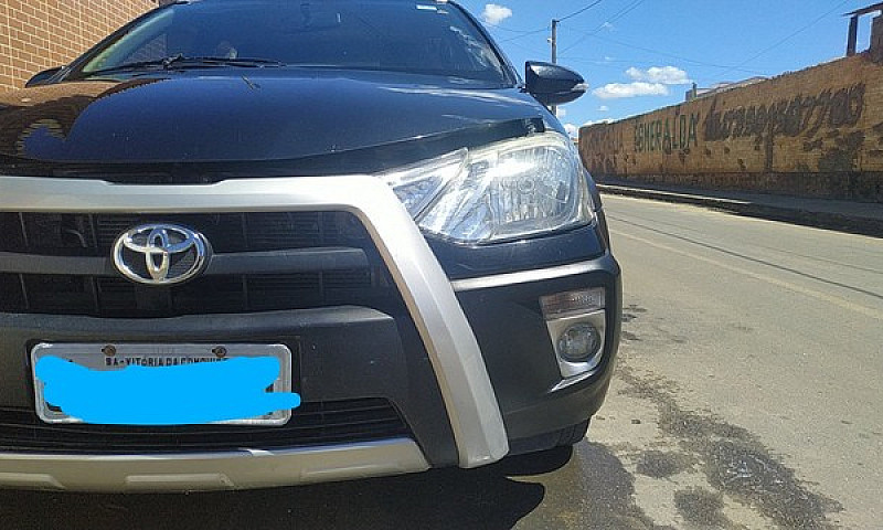 Toyota Etios Cross 1...