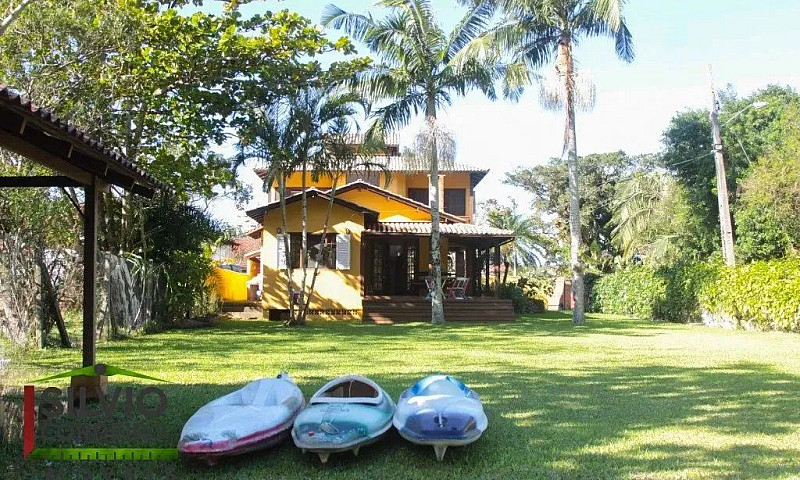 Casa Com Acesso Excl...