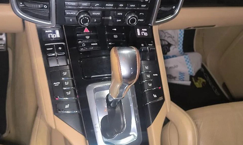 Porsche Cayenne S 4....