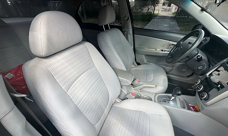 Kia Motors Cerato 1....