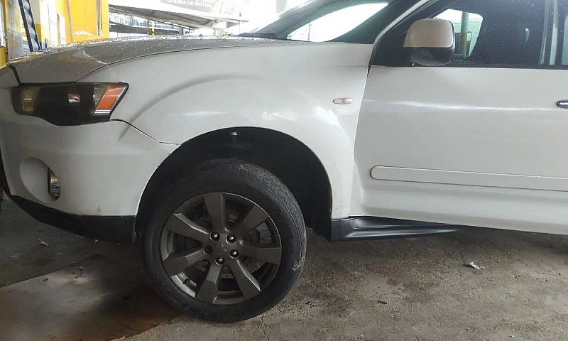 Mitsubishi Outlander...
