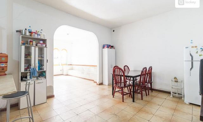Casa Com 450M² E 7 Q...