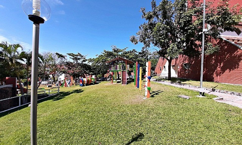 Casa Em Condomínio À...