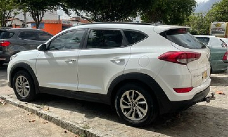 Hyundai Tucson Gls 1...