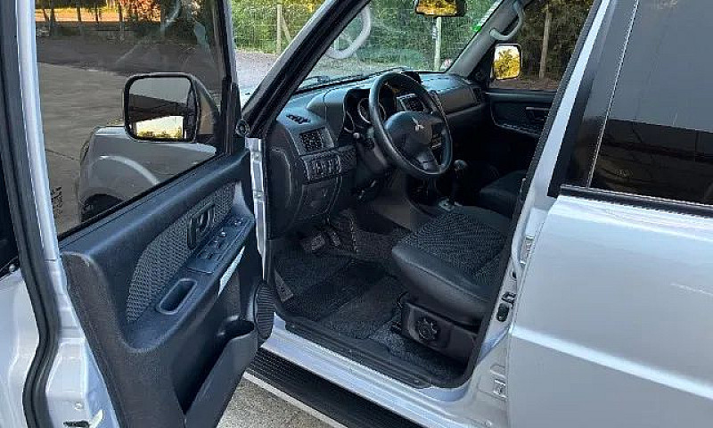 Mitsubishi Pajero Tr...