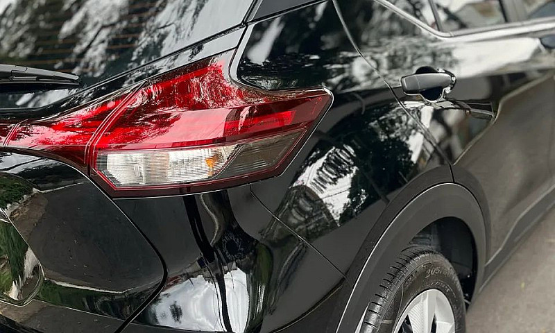 Nissan Kicks Play Ac...