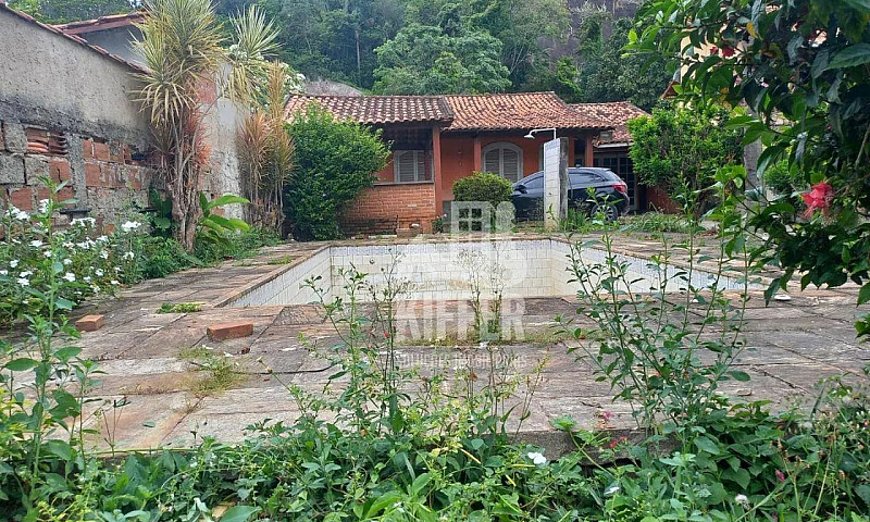 Casa Com 3 Quartos À...