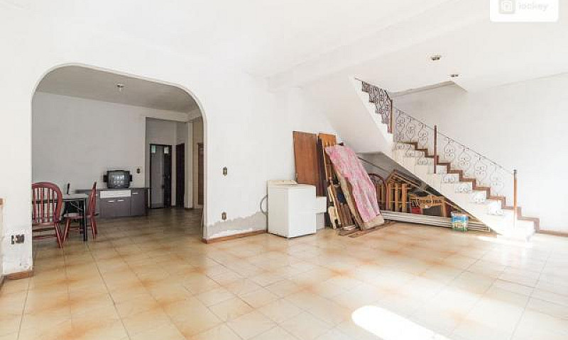 Casa Com 450M² E 7 Q...