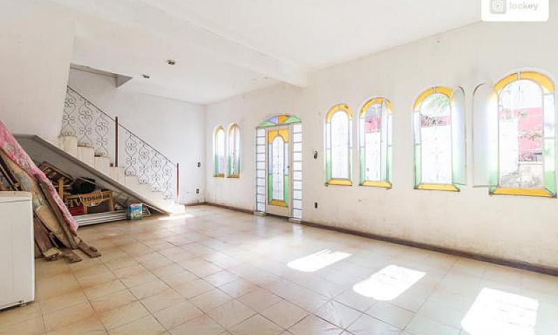 Casa Com 450M² E 7 Q...
