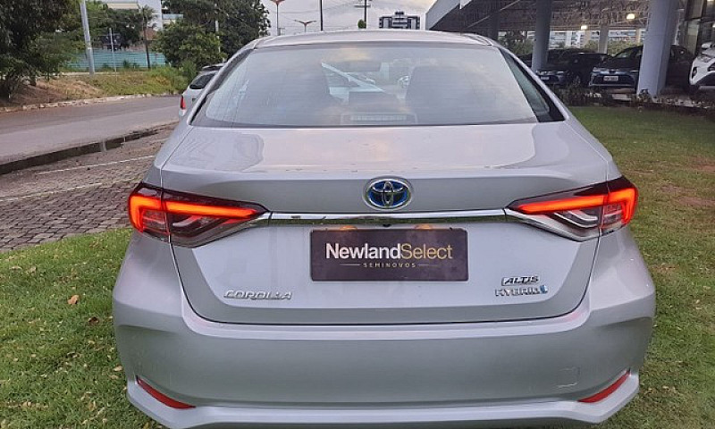 Corolla Altis Híbrid...