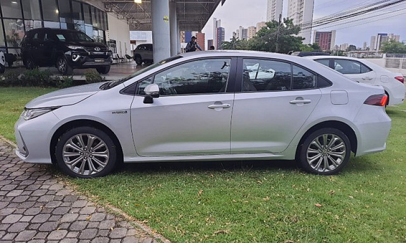 Corolla Altis Híbrid...