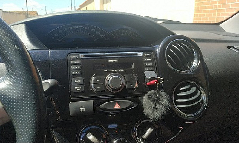 Toyota Etios Cross 1...